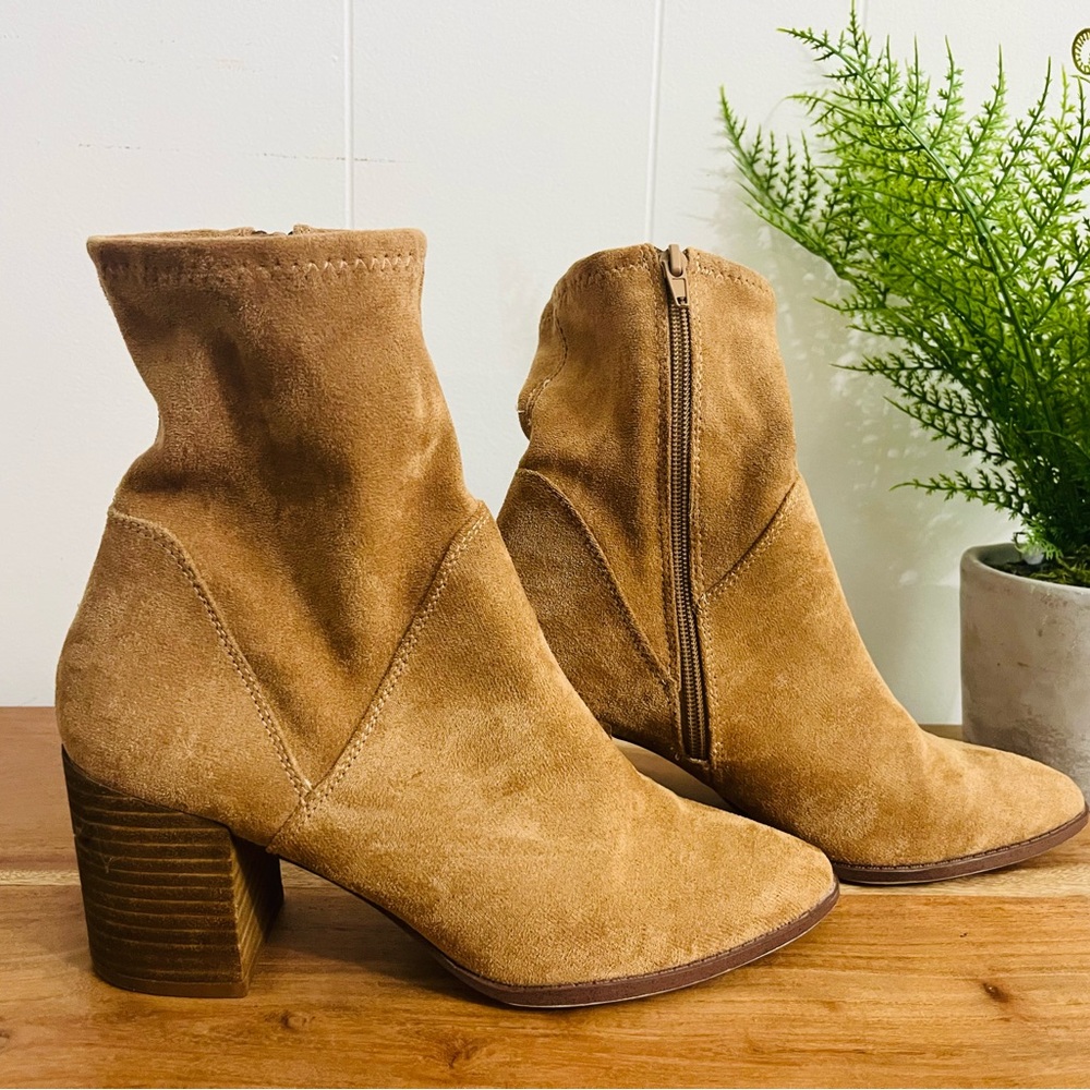 Tan Faux Suede Heeled Ankle Boots! Excellent condition beautiful boots! Size 9